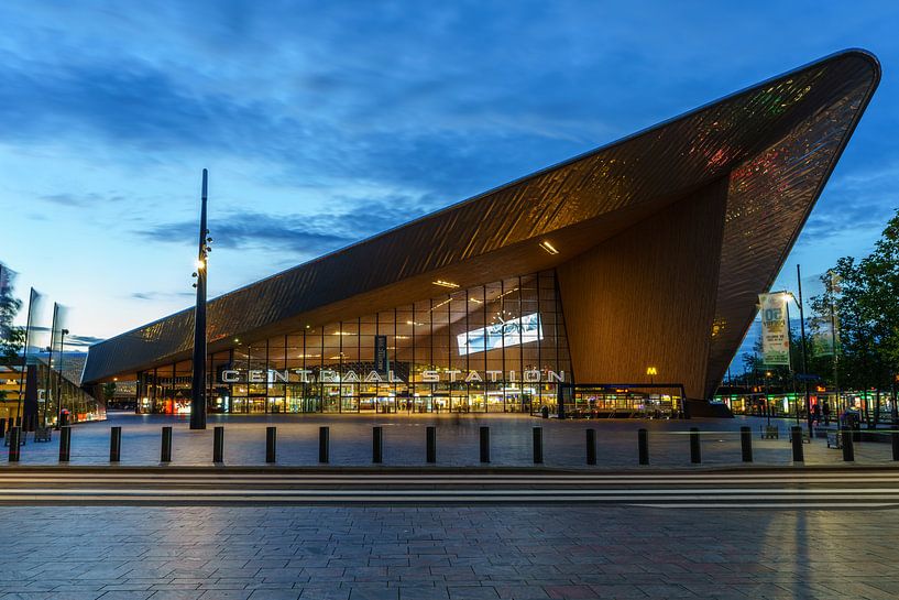 Gare centrale de Rotterdam en soirée par Mark De Rooij