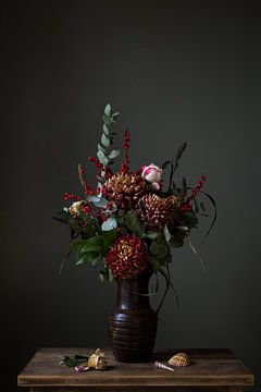 Klassieke stilleven met bloemen in het vaas van Natalia Balanina