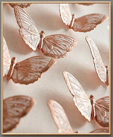 Décoration murale « Papillons » en or rose et perles sur Erik Iskandar