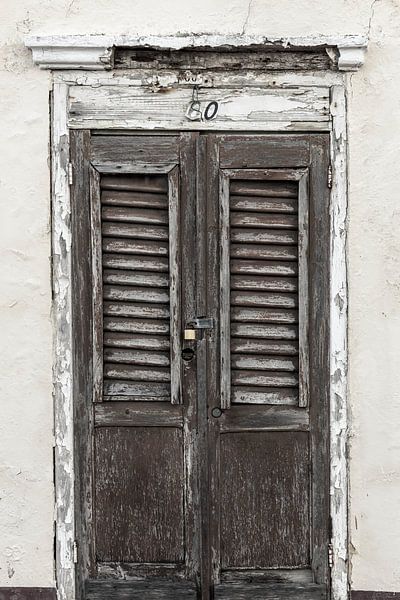 Vintage wooden door - Pietermaai Curaçao - Architecture by Dennis en Mariska