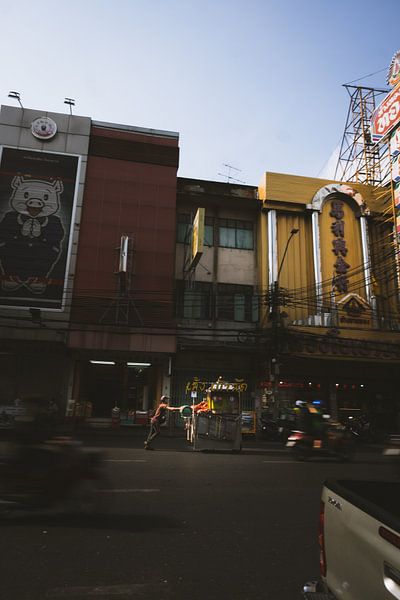 Discover the Secret Alleys of Chinatown, Bangkok by Ken Tempelers