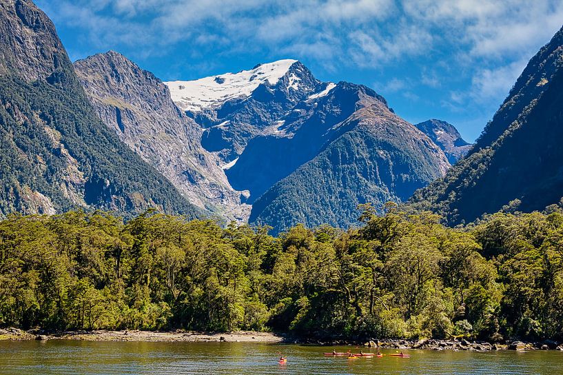 Milford Sound, Fiordland, New Zealand by Rietje Bulthuis
