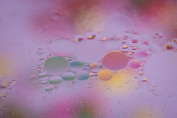 Colored bubbles by Marjan Noteboom