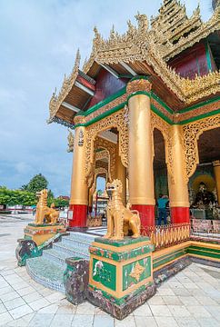 Bago Township: Shwemawdaw pagode by Maarten Verhees