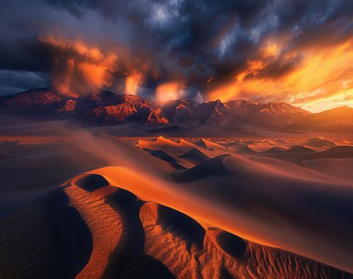 Glinsterende gouden zee van zand