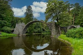 Uitzicht op de Rakotzbrücke in het Kromlauer Park