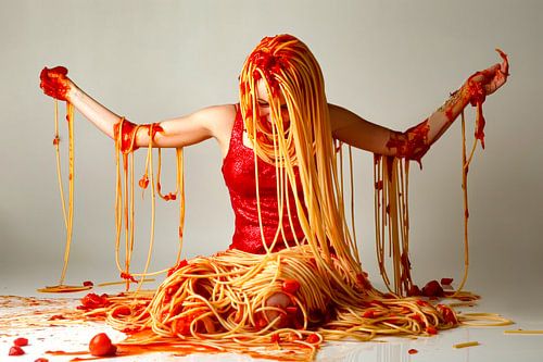 dame eet spaghetti