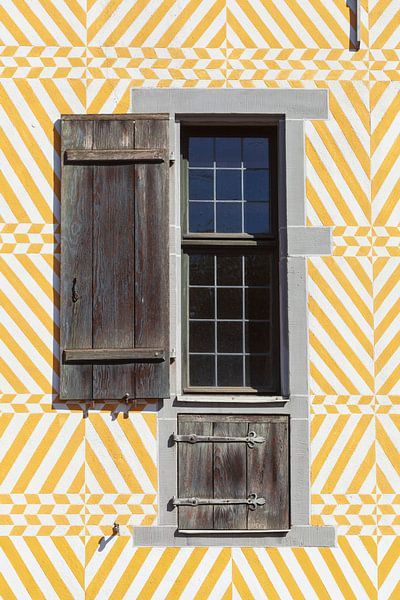 Vergittertes Fenster am Ledenhof, ehemaliges Herrenhaus eines Adelshofes, Sitz des Literaturbüros We von Torsten Krüger