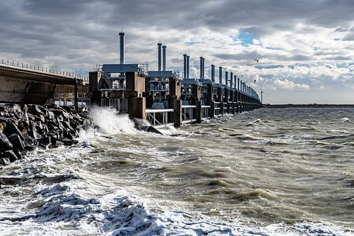Tempête au niveau du barrage anti-tempête de l'Escaut oriental