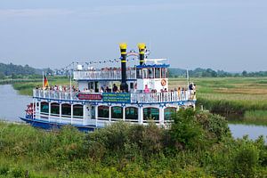 Ostsee - Ausflugsschiff auf dem Prerower Strom (Darß)