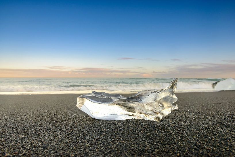 IJsvorm aangespoeld op het Jokulsarlon strand in IJsland van Sjoerd van der Wal Fotografie