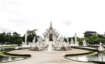 Wat Rong Khun oder Weißer Tempel in Shiang Rai Thailand von Ruurd van der Meulen