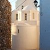 Witte kerk op Naxos, een Grieks eiland in de Middellandse Zee. Reisfotografie uit Griekenland. van Eyesmile Photography