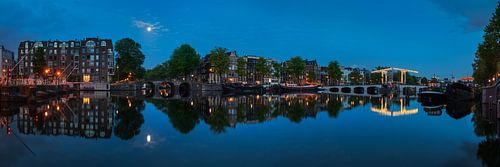 Uitzicht op de Amstel (westkant) in Amsterdam, vanaf de sluis tot aan de Magere Brug, 2021 - 2