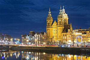 Eglise Saint-Nicolas illuminée à Amsterdam sur Anton de Zeeuw