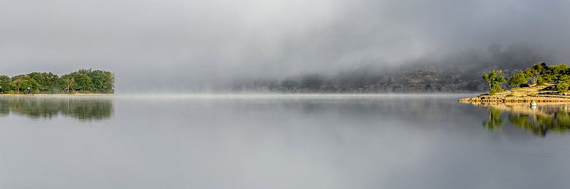 Lac d'Esparron Provence Frankrijk van HvNunenfoto