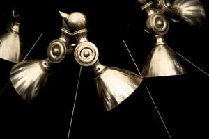 Stillleben Lampe und Glockenspiel