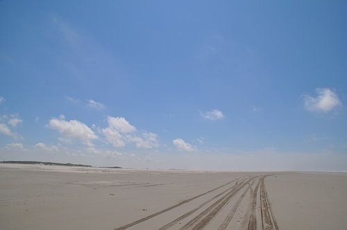 Banden in het zand