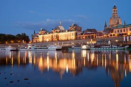 Dresden bij nacht van Peter Schickert