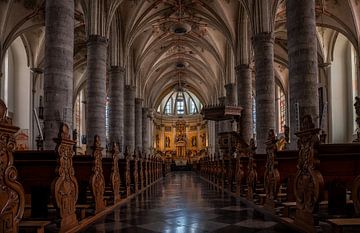 Weert, Limburg, Pays-Bas - Décoration intérieure gothique de l'édifice de l'église. sur Werner Lerooy