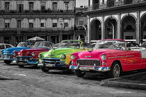 Voiture ancienne colorée La Havane Cuba Classic Cars Colorkey