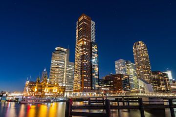 Skyline von Rotterdam bei Nacht von Thomas Gladdines