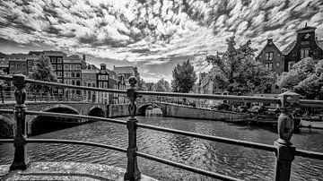 De Reguliersgracht hoek Keizersgracht in Amsterdam. van Don Fonzarelli