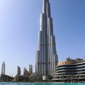 Een zonnige dag in Dubai bij de Burj Khalifa van MPfoto71