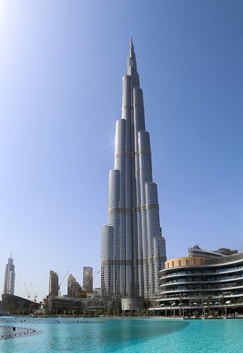 Een zonnige dag in Dubai bij de Burj Khalifa van MPfoto71