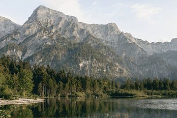 Lac de montagne dans les Alpes autrichiennes sur Sophia Eerden