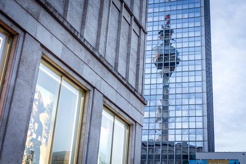 Fernsehnturm in spiegel