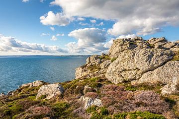 Kust bij Pointe du Toulinguet, Camaret-sur-Mer, Bretagne van Christian Müringer