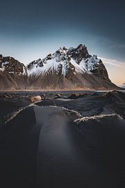 Zwart ijzig strand van Renske Spijkers