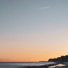Pastel oranje zonsondergang op Møn, Denemarken - natuur en reisfotografie van Christa Stroo fotografie