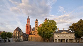 Vrijthof Maastricht im Morgenlicht – Sint-Servaasbasiliek und Sint-Janskerk