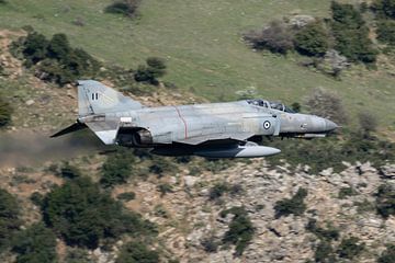 Laagvliegende Griekse F-4 Phantom van HB Photography