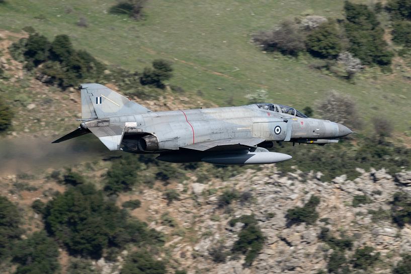 F-4 Phantom grec volant à basse altitude par HB Photography