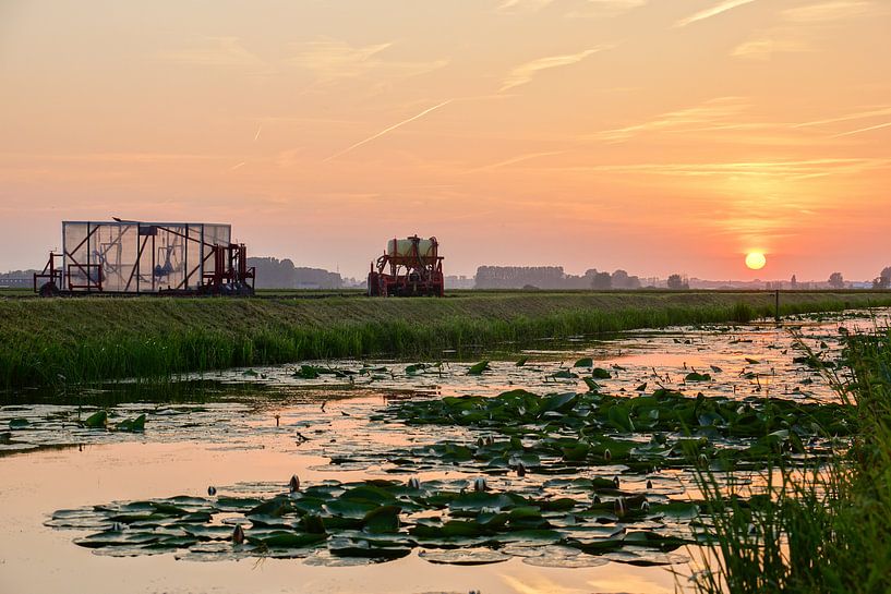Sunset in the polder by Hanno de Vries