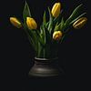 Gele tulpen in vaas van Maaike Zaal