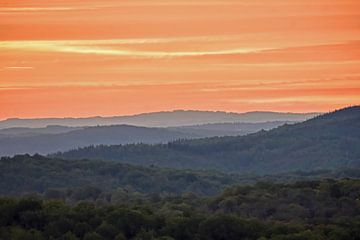 Zonsopkomst boven de heuvels