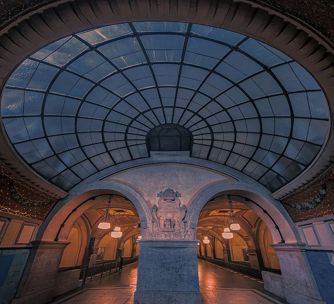 Berlin Metro by Dennis Donders