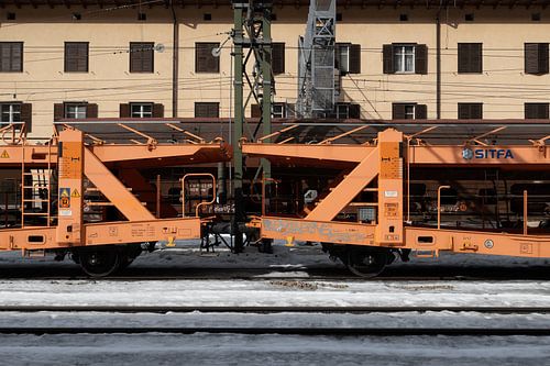 Train orange