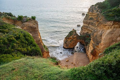 Grüne Klippen und versteckter Strand, Ponta da Piedade - Lagos, Algarve
