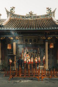 Offrandes fumantes au temple chinois