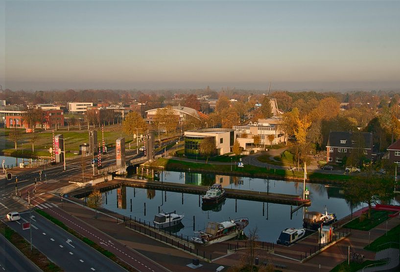 Le port de Zuid Willemsvaart avec un ciel bleu à Weert par Jolanda de Jong-Jansen