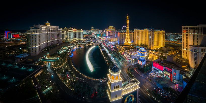 Las Vegas Skyline by night - Panorama van Edwin Mooijaart
