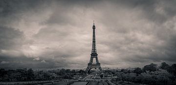 La Tour Eiffel à Paris - noir et blanc sur Toon van den Einde