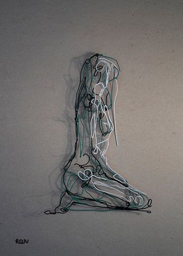 Mädchen sitzt Benzin