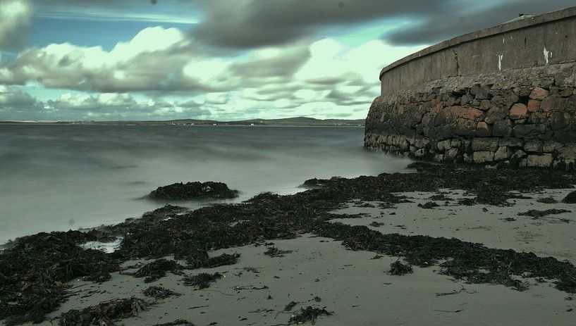 De haven van Bowmore, Isle of Islay, Schotland van Peter Broer