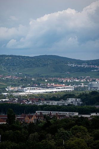 Blick über Stuttgart mit Stadion.